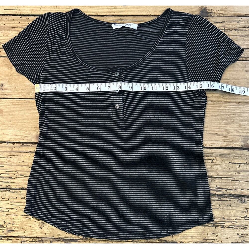 Project Social T LA Women’s Black/White Cropped Striped Shirt Size XS NWOT - Picture 4 of 6